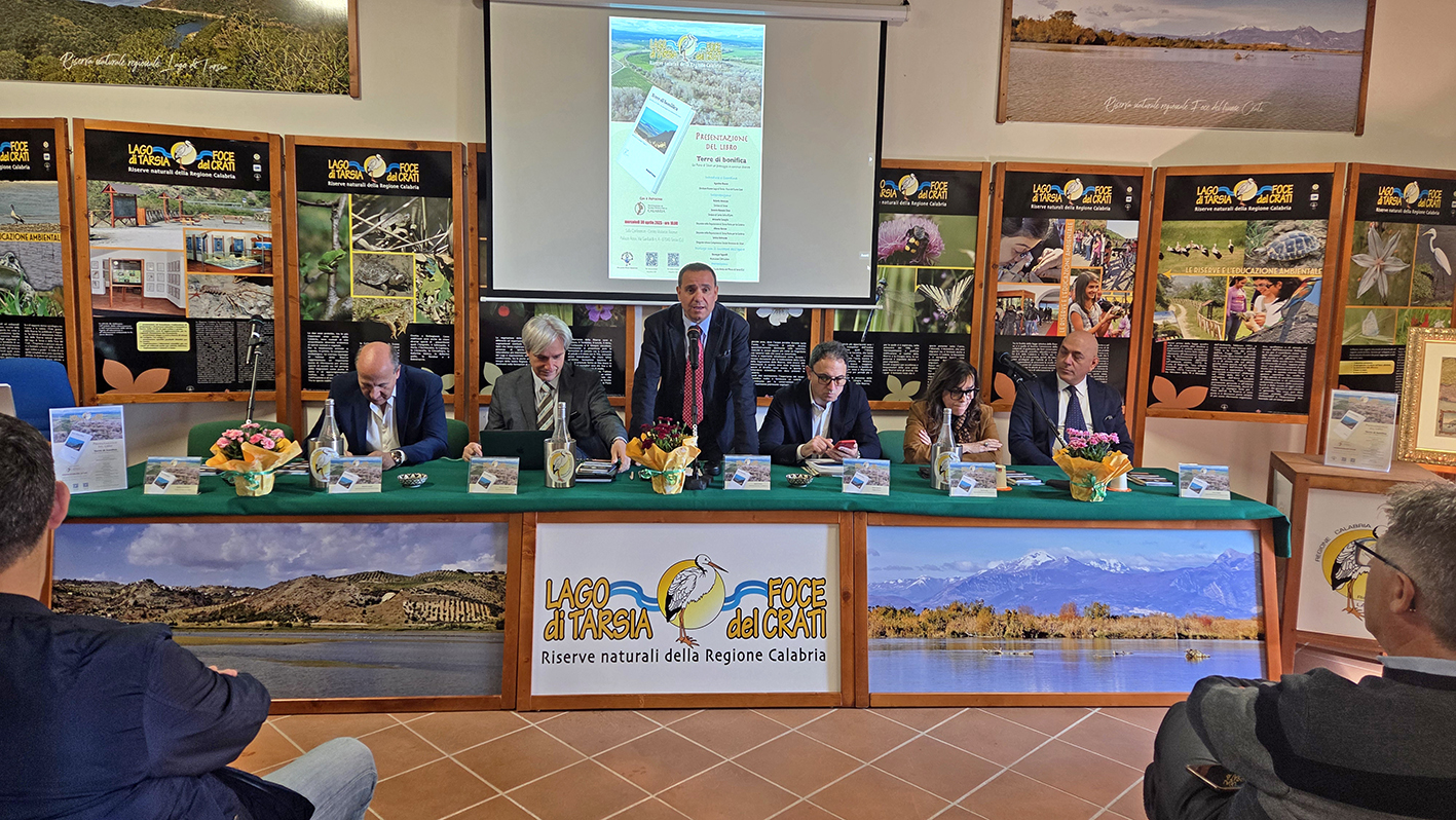 Al momento stai visualizzando Presentato il volume “Terre di bonifica. La Piana di Sibari: un paesaggio in continuo divenire”